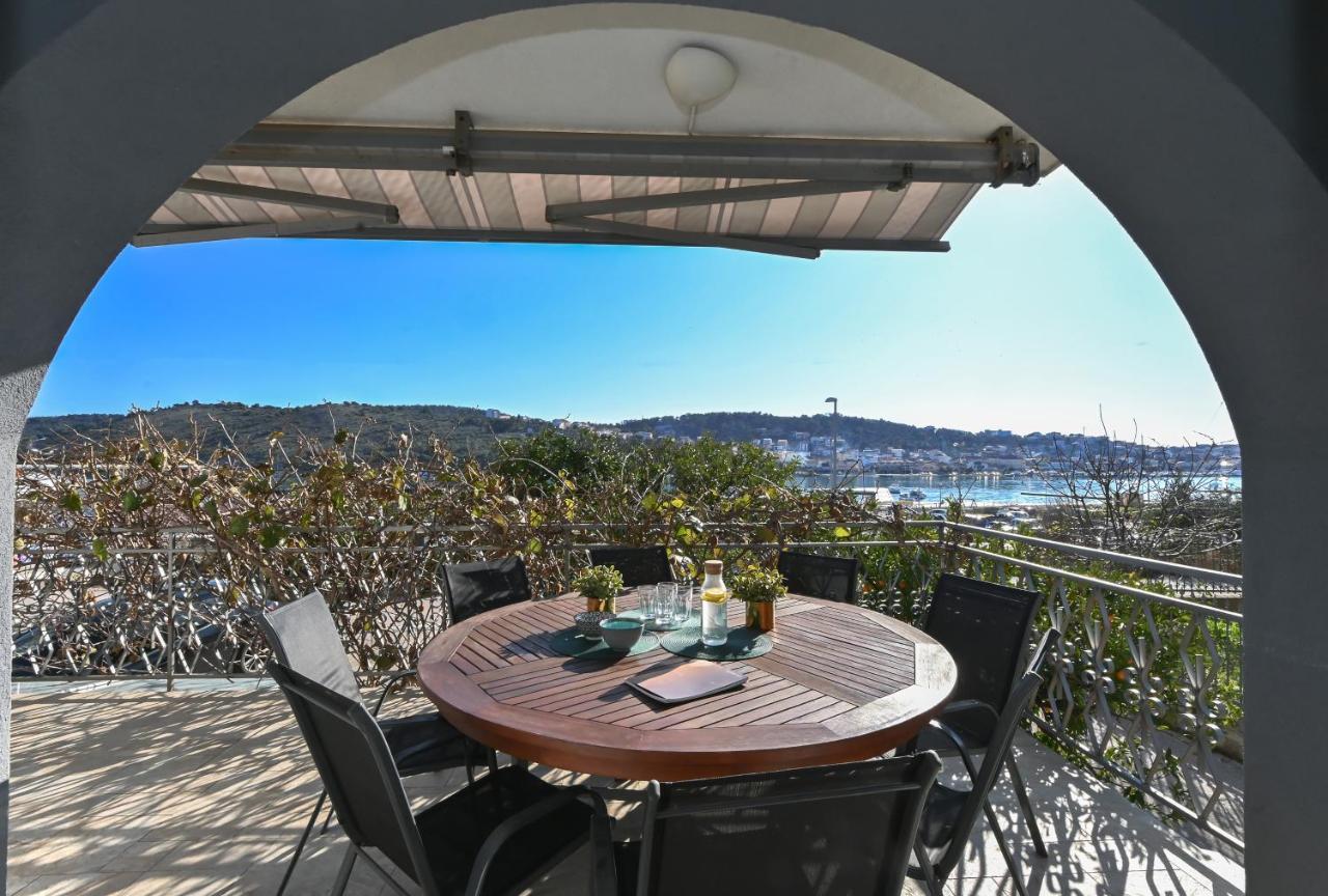 Holiday House Vukman Трогир Экстерьер фото