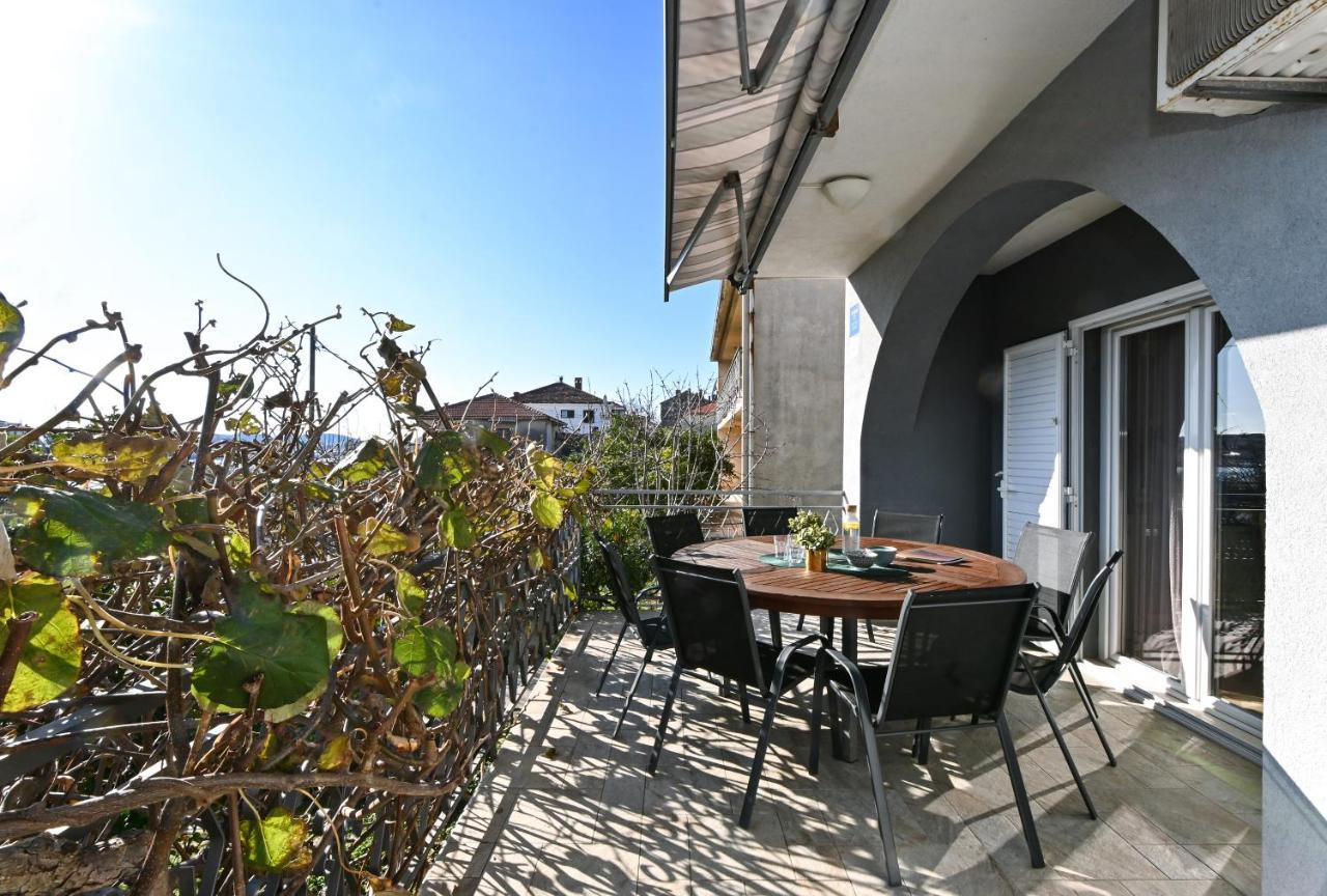 Holiday House Vukman Трогир Экстерьер фото